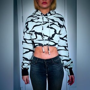 TWENTY MONTREAL BLACK/WHITE CROPPED HOODIE